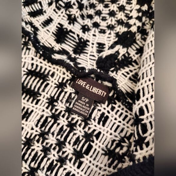 Love & Liberty Hooded  Sweater Poncho Cardigan w/ Fringe Winter Sz Small - Picture 11 of 13